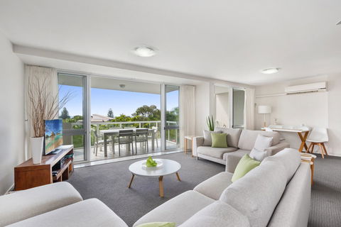 Sunshine Vista - Accommodation Main Beach 4