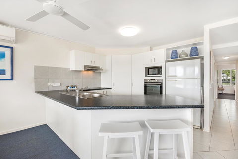Sunshine Vista - Accommodation Main Beach 7