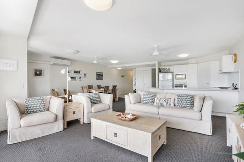 Sunshine Vista - Accommodation Main Beach 10