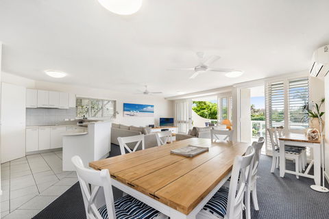 Sunshine Vista - Accommodation Main Beach 13