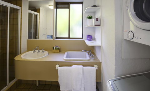 Ocean Breeze Resort - Accommodation Main Beach 34