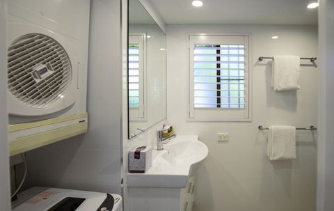 Ocean Breeze Resort - Accommodation Main Beach 14