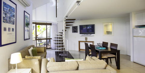 Ocean Breeze Resort - Accommodation Main Beach 10