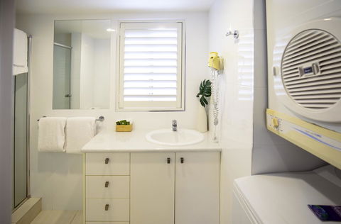 Ocean Breeze Resort - Accommodation Main Beach 31