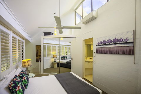 Ocean Breeze Resort - Accommodation Main Beach 3