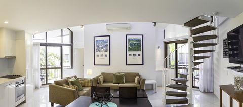 Ocean Breeze Resort - Accommodation Main Beach 1