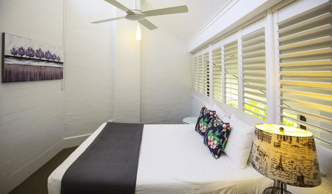 Ocean Breeze Resort - Accommodation Main Beach 2