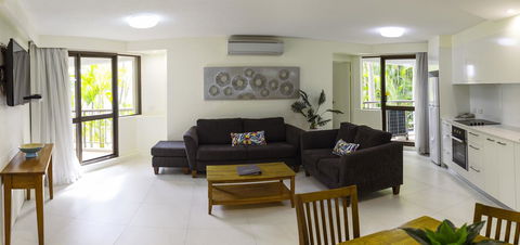 Ocean Breeze Resort - Accommodation Main Beach 5
