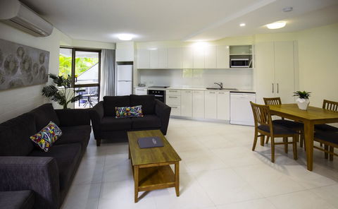 Ocean Breeze Resort - Accommodation Main Beach 6