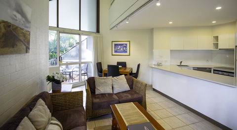 Ocean Breeze Resort - Accommodation Main Beach 38