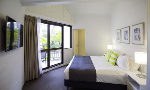 Ocean Breeze Resort - Accommodation Main Beach 30