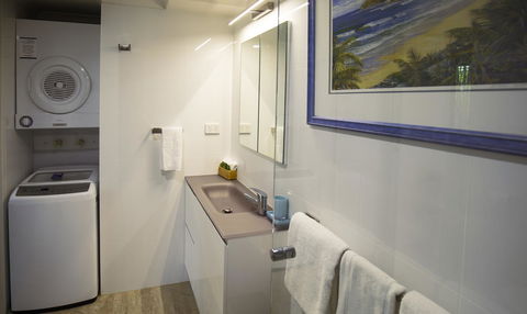 Ocean Breeze Resort - Accommodation Main Beach 17
