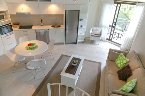 Ocean Breeze Resort - Accommodation Main Beach 44