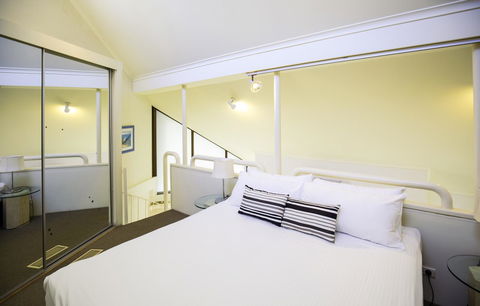 Ocean Breeze Resort - Accommodation Main Beach 41