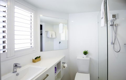 Ocean Breeze Resort - Accommodation Main Beach 21