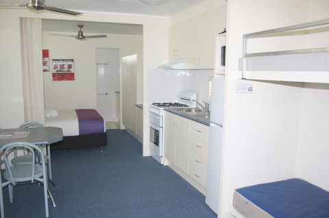 Alex Beach Cabins And Tourist Park - Accommodation Main Beach 41
