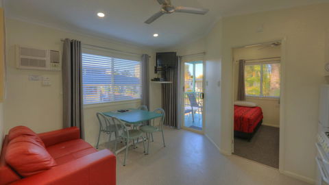 Alex Beach Cabins And Tourist Park - Accommodation Main Beach 32