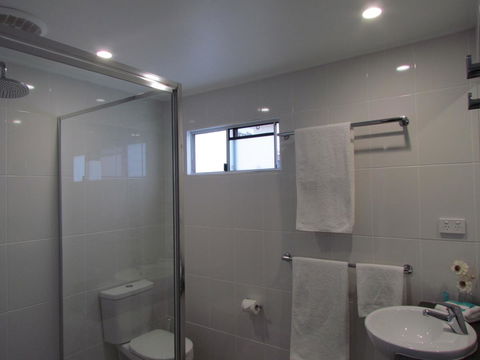 Alex Beach Cabins And Tourist Park - Accommodation Main Beach 1