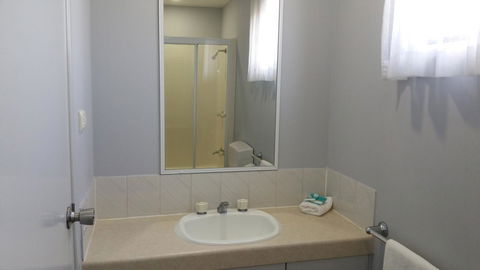 Alex Beach Cabins And Tourist Park - Accommodation Main Beach 2