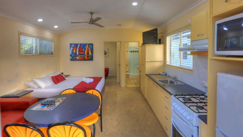 Alex Beach Cabins And Tourist Park - Accommodation Main Beach 11