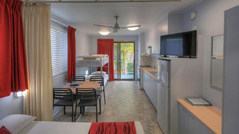 Alex Beach Cabins And Tourist Park - Accommodation Main Beach 33