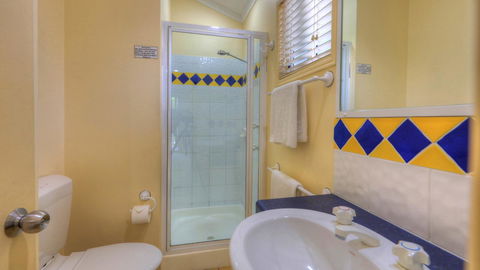 Alex Beach Cabins And Tourist Park - Accommodation Main Beach 3