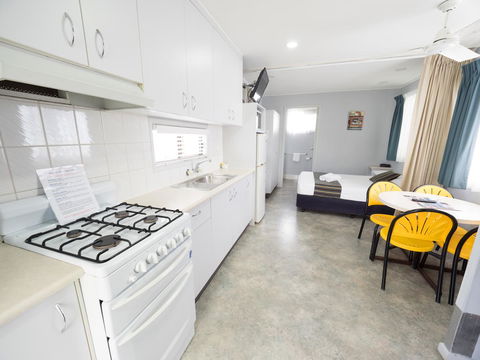 Alex Beach Cabins And Tourist Park - Accommodation Main Beach 29