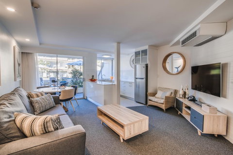 Hotel Laguna - Accommodation Main Beach 1