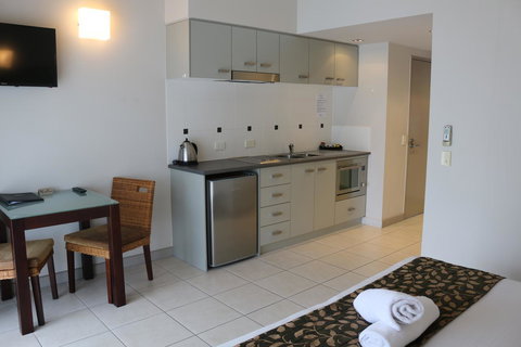 Blue Lagoon Resort - Accommodation Main Beach 11