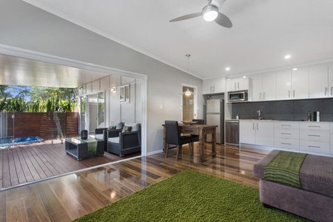 Pandanus Spa Cottage - Accommodation Main Beach 1