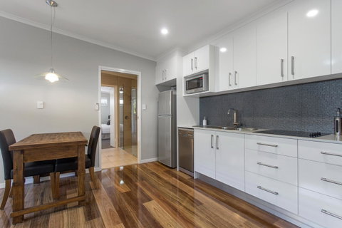 Pandanus Spa Cottage - Accommodation Main Beach 9