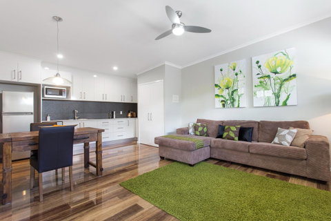 Pandanus Spa Cottage - Accommodation Main Beach 10