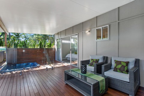 Pandanus Spa Cottage - Accommodation Main Beach 2