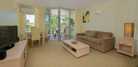 On The Beach Apartments - Accommodation Main Beach 17