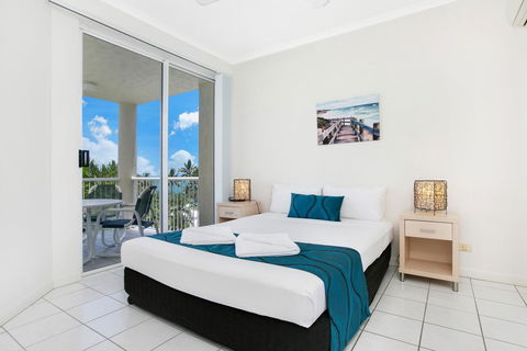On The Beach Apartments - Accommodation Main Beach 22
