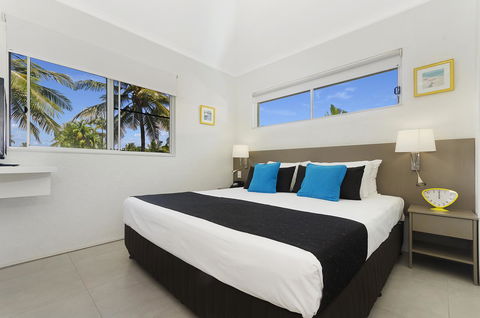 By The Sea Port Douglas - Accommodation Main Beach 17