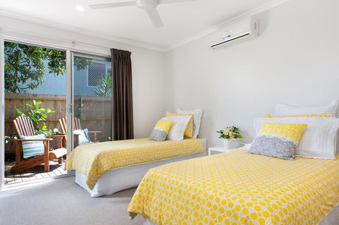 Jolly Roger's Beach House - Accommodation Main Beach 10