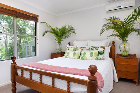 Jolly Roger's Beach House - Accommodation Main Beach 9