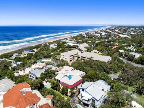 Jolly Roger's Beach House - Accommodation Main Beach 14