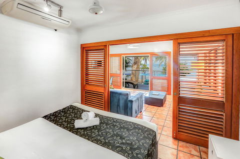 Paradise On The Beach Resort - Accommodation Main Beach 10