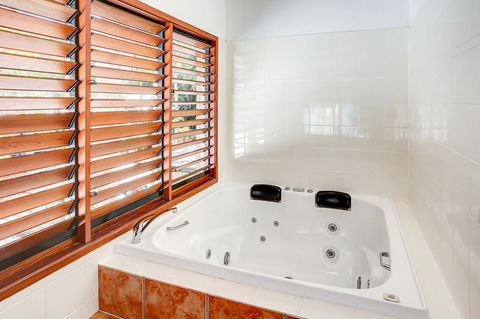 Paradise On The Beach Resort - Accommodation Main Beach 9