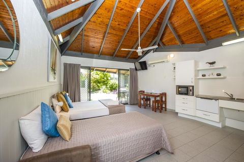 Island Leisure Resort - Accommodation Main Beach 15