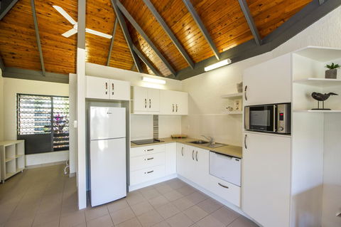 Island Leisure Resort - Accommodation Main Beach 4