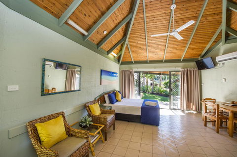 Island Leisure Resort - Accommodation Main Beach 1