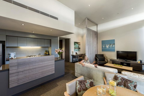 Oaks Redcliffe Mon Komo Suites - Accommodation Main Beach 21