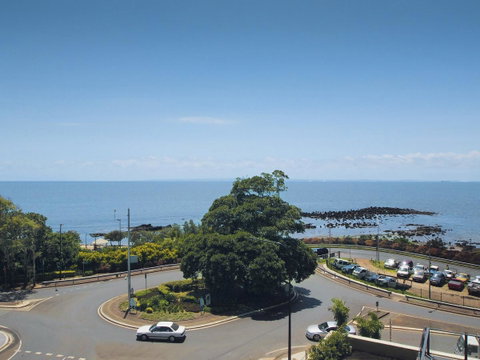 Oaks Redcliffe Mon Komo Suites - Accommodation Main Beach 2