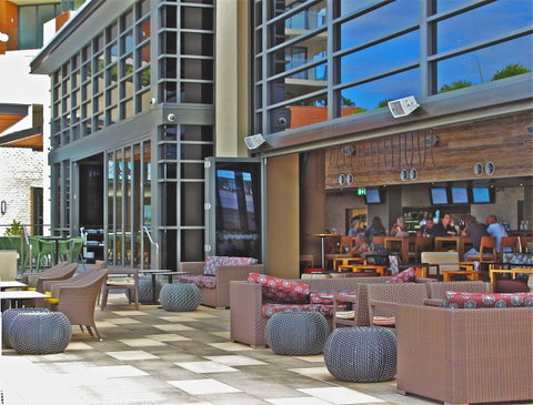 Oaks Redcliffe Mon Komo Suites - Accommodation Main Beach 0