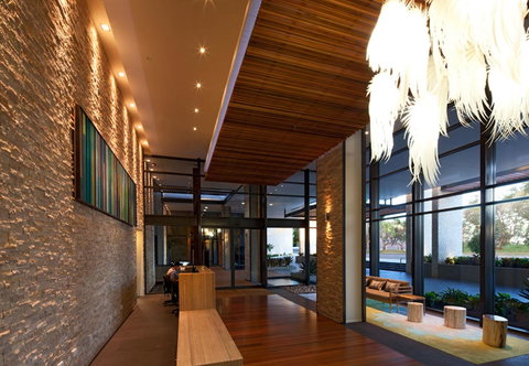 Oaks Redcliffe Mon Komo Suites - Accommodation Main Beach 13