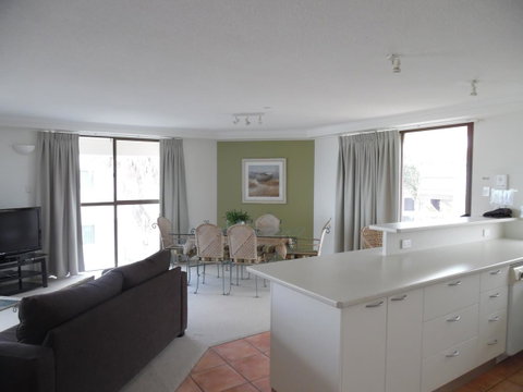 Coolum Caprice - Accommodation Main Beach 14