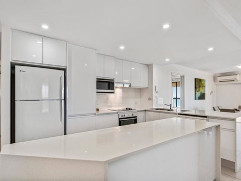Coolum Caprice - Accommodation Main Beach 3